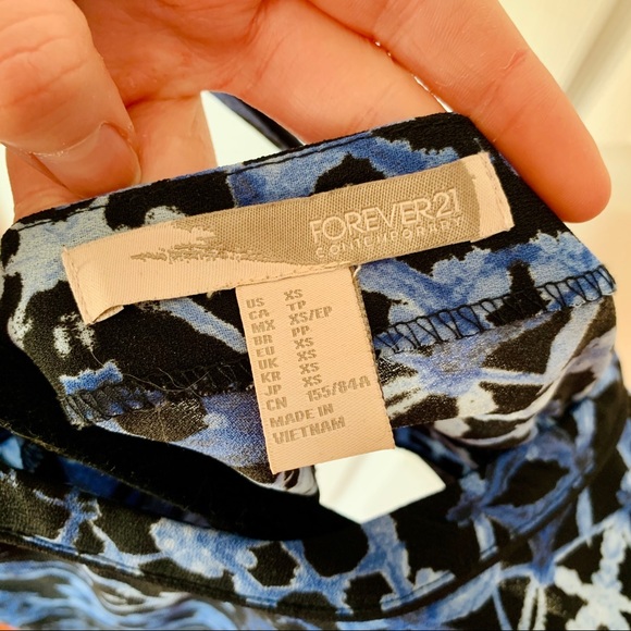 Floral Cutout Boxy Top, blue, size extra small - Picture 5 of 5